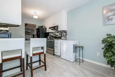 323  Riverview Dr #4, Delafield, WI 53018 - Photo 17