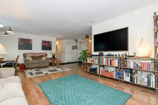 323 Riverview Dr, Delafield, WI 53018 - Photo 9