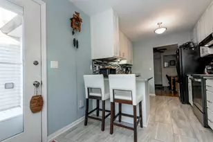 323 Riverview Dr, Delafield, WI 53018 - Photo 17