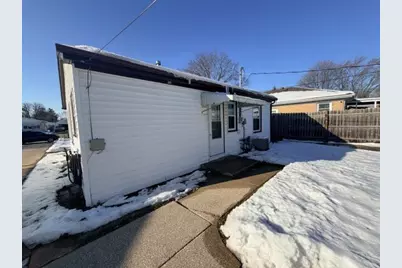 2405  Russet St, Racine, WI 53405 - Photo 3