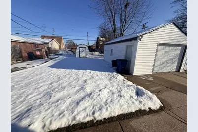 2405  Russet St, Racine, WI 53405 - Photo 5