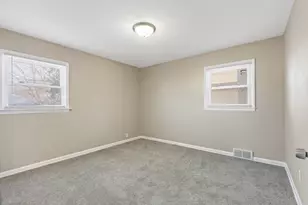 5932 N 37th St, Milwaukee, WI 53209 - Photo 9