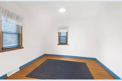 4654 S 48th St, Greenfield, WI 53220 - Photo 9