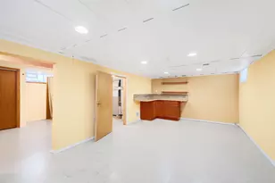 4654 S 48th St, Greenfield, WI 53220 - Photo 13