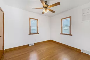 4654 S 48th St, Greenfield, WI 53220 - Photo 11