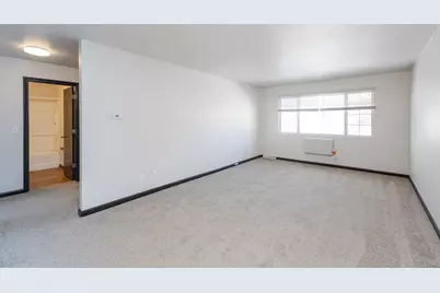 723  Princeton Ct, Hartland, WI 53029 - Photo 5