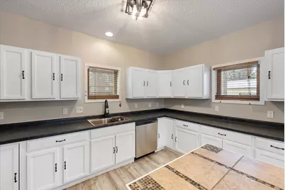 3808 W Silver Spring Dr, Milwaukee, WI 53209 - Photo 15