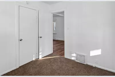 1110 S 85th St, West Allis, WI 53214 - Photo 7