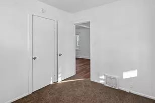 1110 S 85th St, West Allis, WI 53214 - Photo 7