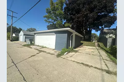 8621 W Lisbon Ave, Milwaukee, WI 53222 - Photo 11