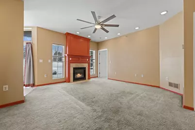 9056 W Elm Ct #B, Franklin, WI 53132 - Photo 9