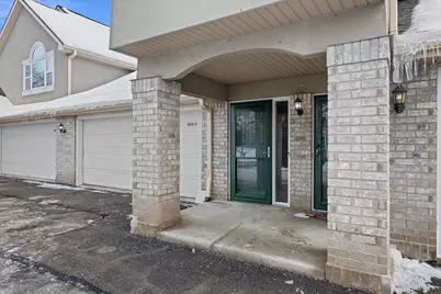 9056 W Elm Ct #B, Franklin, WI 53132 - Photo 3