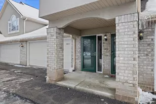 9056 W Elm Ct, Franklin, WI 53132 - Photo 3