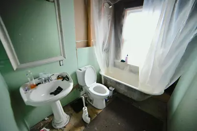 1122 W Wright St, Milwaukee, WI 53206 - Photo 3