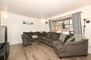 5075 W Colonial Ct, Greenfield, WI 53220 - Photo 13