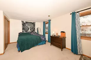 5075 W Colonial Ct, Greenfield, WI 53220 - Photo 9