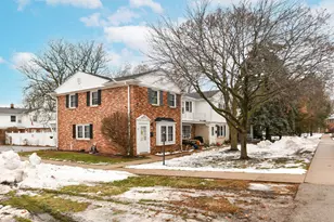 5075 W Colonial Ct, Greenfield, WI 53220 - Photo 11