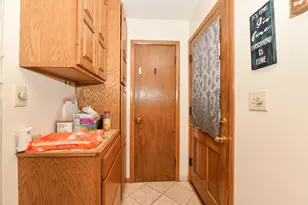 5075 W Colonial Ct, Greenfield, WI 53220 - Photo 5