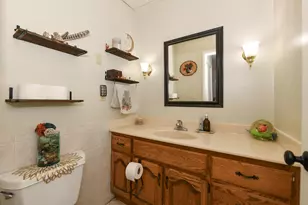 5075 W Colonial Ct, Greenfield, WI 53220 - Photo 7