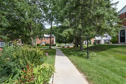 5075 W Colonial Ct, Greenfield, WI 53220 - Photo 29