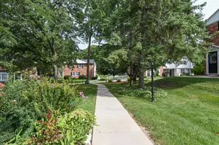 5075 W Colonial Ct, Greenfield, WI 53220 - Photo 29