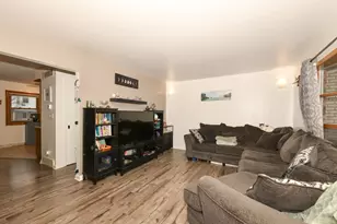 5075 W Colonial Ct, Greenfield, WI 53220 - Photo 3