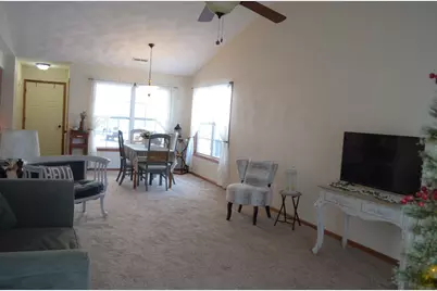 2635  Edgewood Dr #63, Beloit, WI 53511 - Photo 5