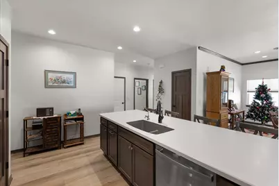 116  Four Seasons Ln, Kewaskum, WI 53040 - Photo 9