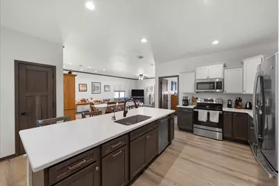 116  Four Seasons Ln, Kewaskum, WI 53040 - Photo 5
