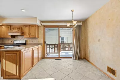 1622  Jackson St, Manitowoc, WI 54220 - Photo 5