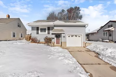 1622  Jackson St, Manitowoc, WI 54220 - Photo 1