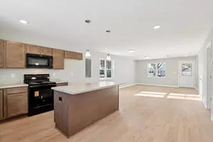 415 Oakland Ave, Waukesha, WI 53186 - Photo 9