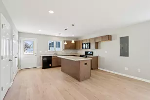 415 Oakland Ave, Waukesha, WI 53186 - Photo 7