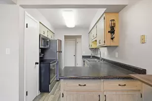 300 Foxwood Dr, Racine, WI 53185 - Photo 7