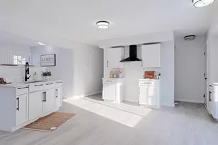 10431 W Sylvia St, Milwaukee, WI 53224 - Photo 9