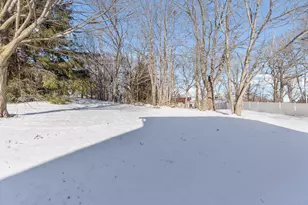 1910 Valley Ct, Grafton, WI 53024 - Photo 25