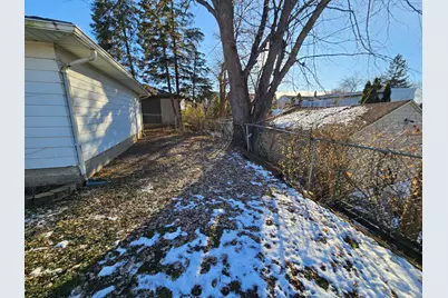 2573 S 76th St, West Allis, WI 53219 - Photo 21