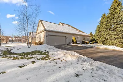 N58W5232  Highland Crossings Cir, Cedarburg, WI 53012 - Photo 3