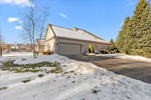 N58W5232 Highland Crossings Cir, Cedarburg, WI 53012 - Photo 3
