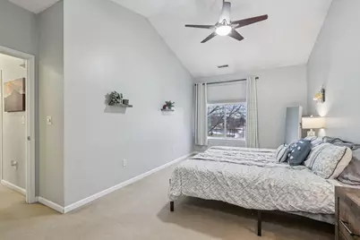 4961 W Maple Leaf Cir, Greenfield, WI 53220 - Photo 17