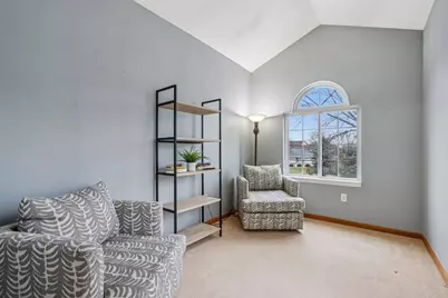 4961 W Maple Leaf Cir, Greenfield, WI 53220 - Photo 13