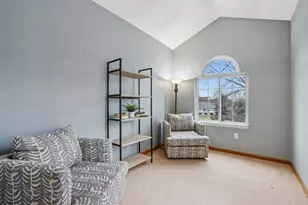 4961 W Maple Leaf Cir, Greenfield, WI 53220 - Photo 13