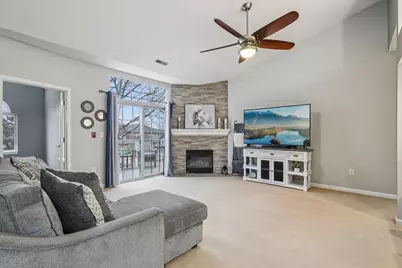 4961 W Maple Leaf Cir, Greenfield, WI 53220 - Photo 3