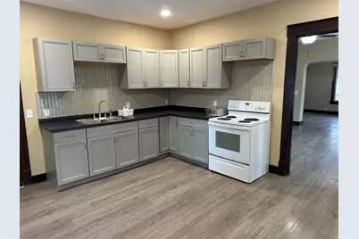 1634 S 10th St, Manitowoc, WI 54220 - Photo 3