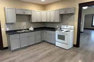 1634 S 10th St, Manitowoc, WI 54220 - Photo 3