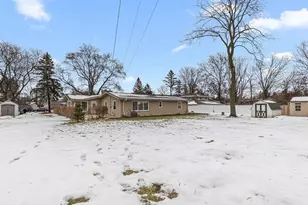 5375 S Allenwood Ln, Hales Corners, WI 53130 - Photo 17