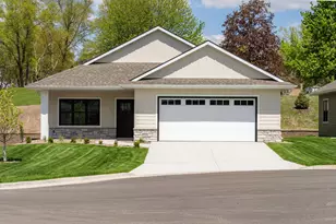 619 Johnson Pl, Onalaska, WI 54650 - Photo 1
