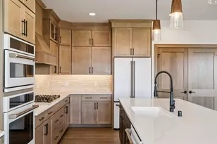 2034 Highland Wy, Racine, WI 53177 - Photo 17