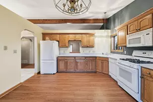 4547 W Maplewood Dr, Greenfield, WI 53220 - Photo 9