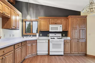 4547 W Maplewood Dr, Greenfield, WI 53220 - Photo 7